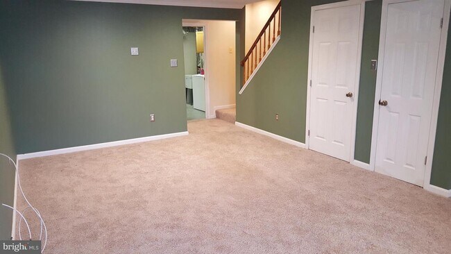 Building Photo - 1136 Oakmoor Ct