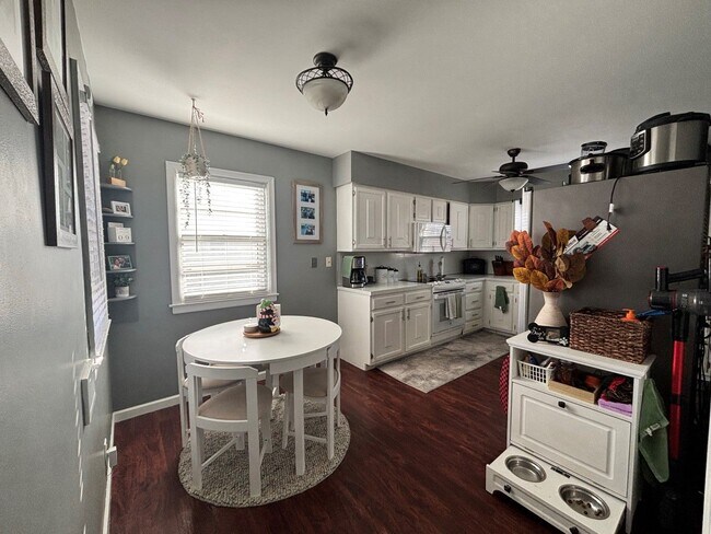 Foto del edificio - Home For Rent Bellevue.