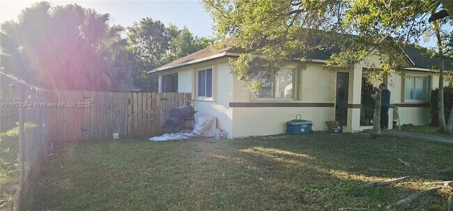 Foto del edificio - 326 NW 8th Ave