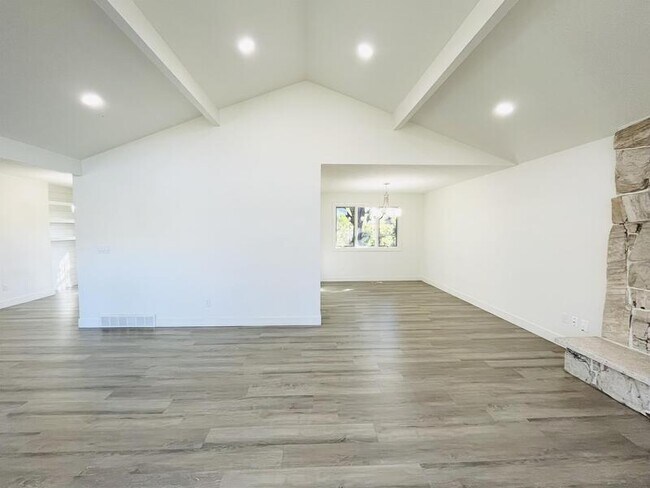 Building Photo - 1294 Mockingbird Ln
