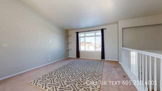 Building Photo - Spacious 4 Bedroom 2 Bath Home with attach...