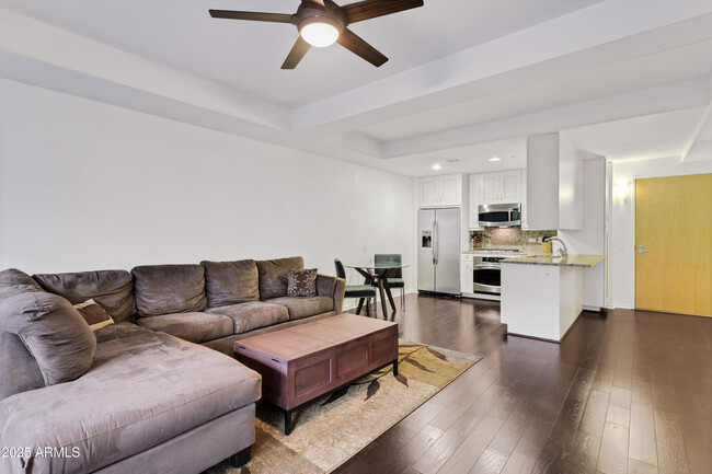 Foto del edificio - 7131 E Rancho Vista Dr