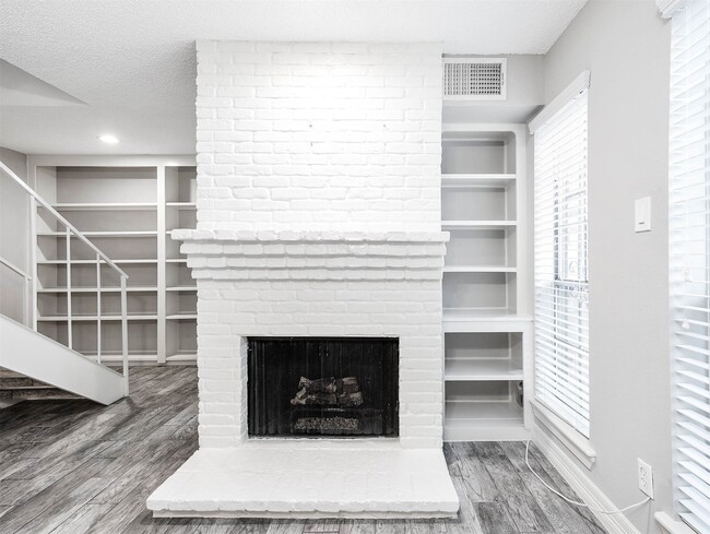 Building Photo - 5528 Beverly Hill St