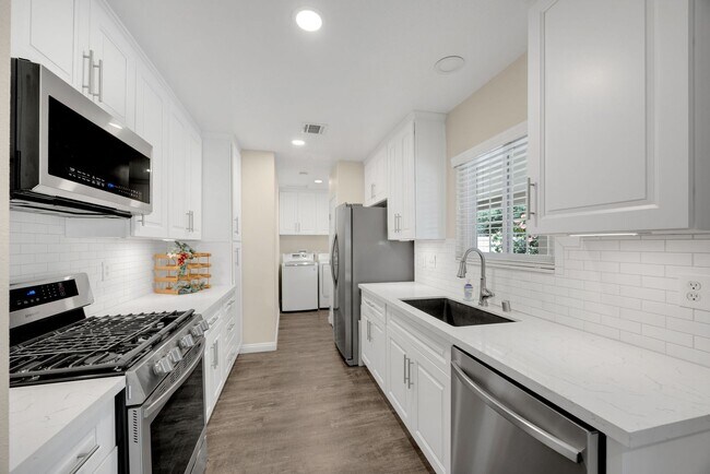 Foto del edificio - Adorable 4 Bed / 2 Bath Single Family Home