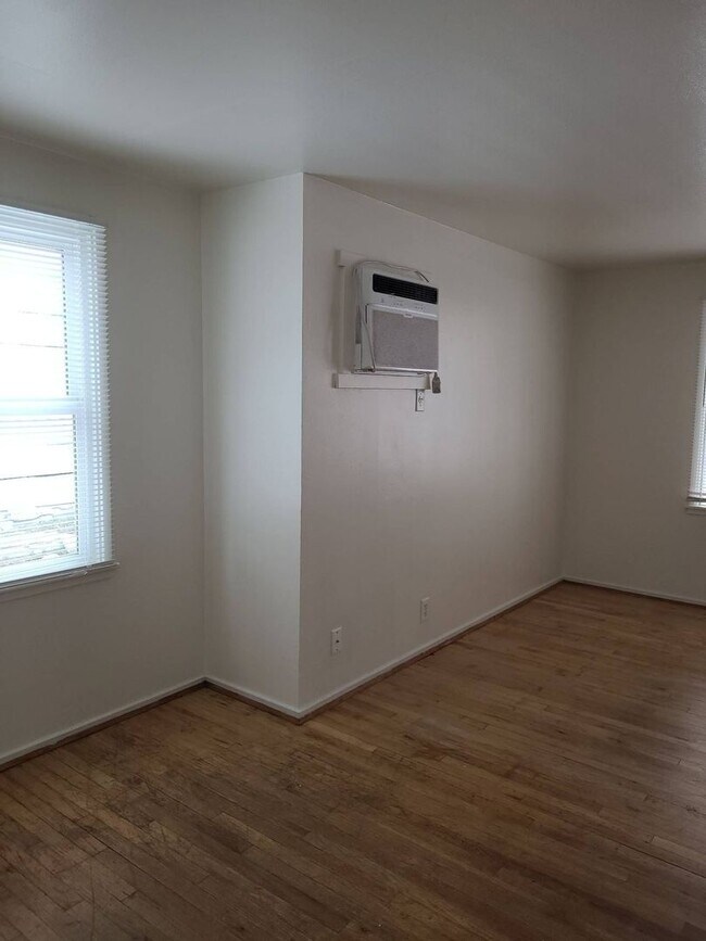 Building Photo - House in Knolls Vista