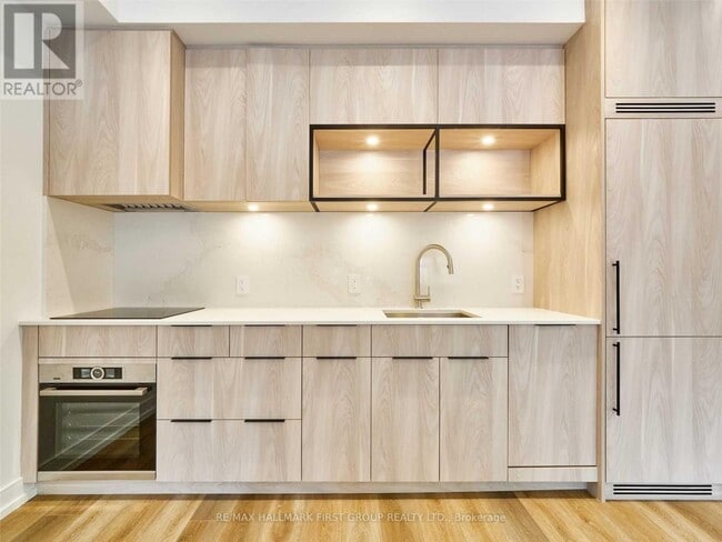 Photo du bâtiment - 2602 Yonge St
