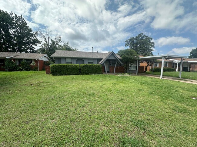 Foto del edificio - 4844 Woodview Dr