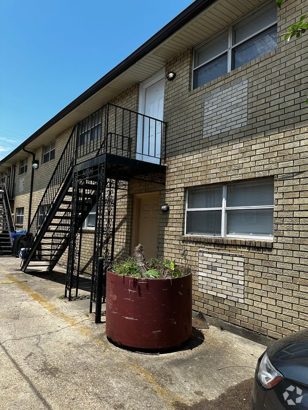 Building Photo - 2516 Dumaine St