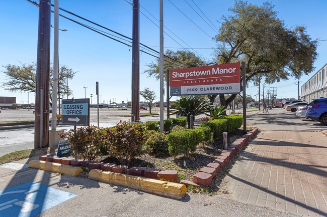 Building Photo - Sharpstown Manor