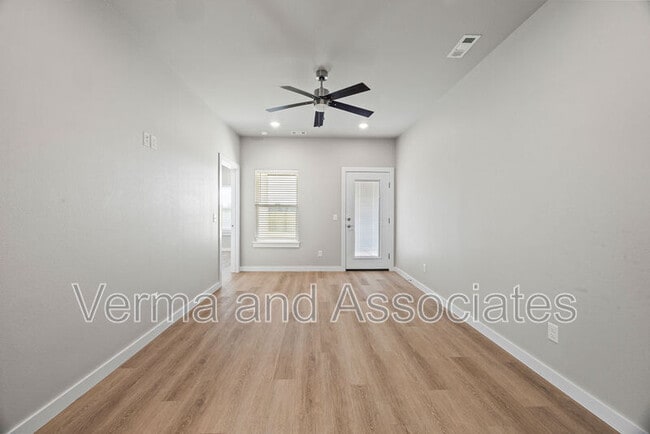 Building Photo - 1801 SW Poigai Wy