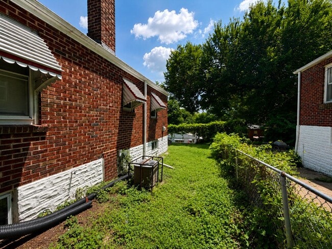 Building Photo - 5218 Fletcher St