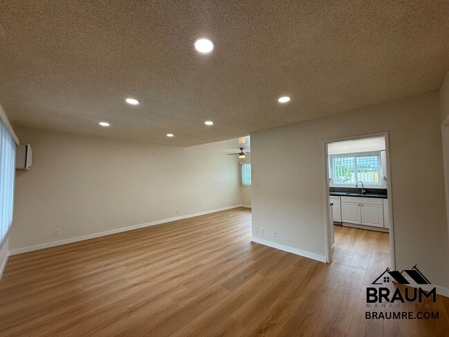 Building Photo - 13129 Oxnard St