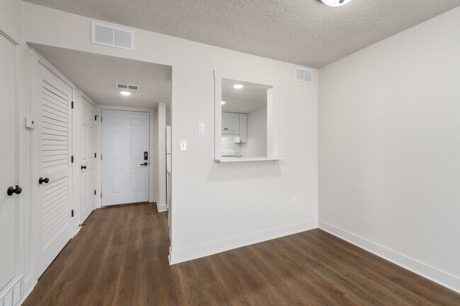 Foto del edificio - 215 S Blankenship Rd