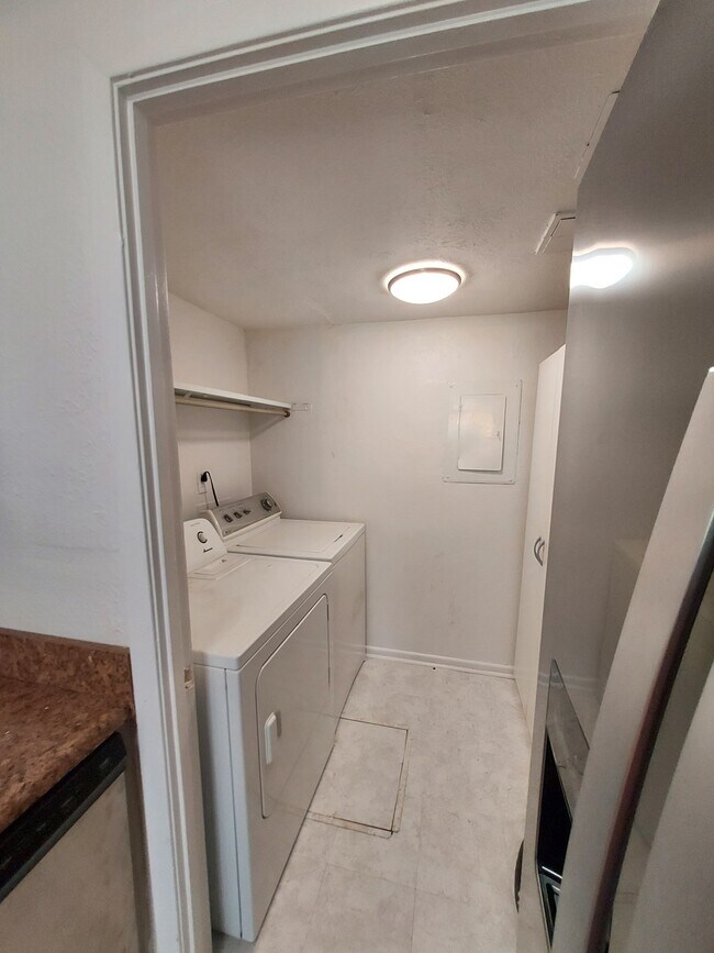 Foto del edificio - 810 Bellevue Rd