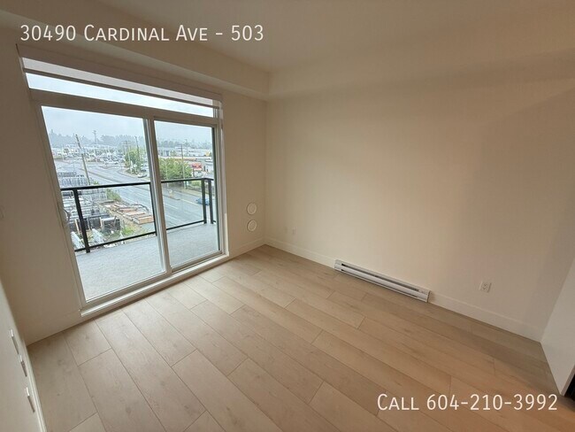 Photo du bâtiment - Brand New Highstreet Village Condo