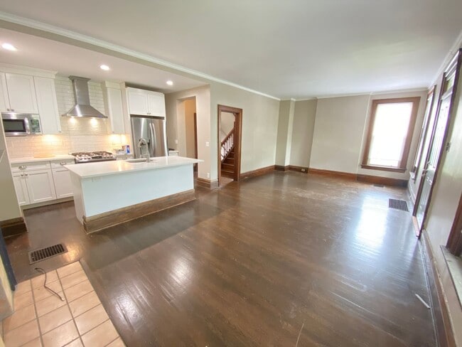 Foto del edificio - 262 E 19th Ave