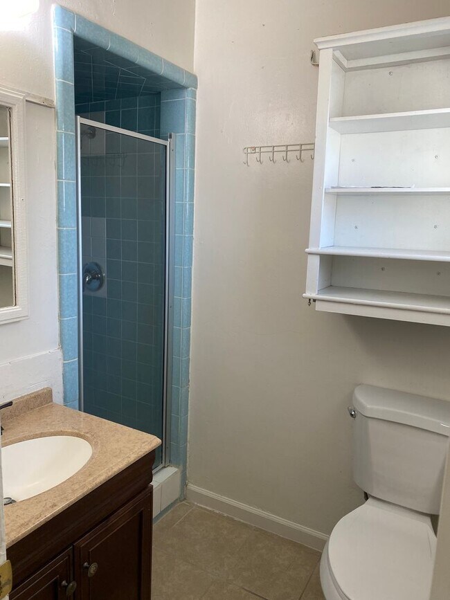 Building Photo - 1 bedroom 1 bath Duplex Located in Merced!!