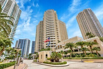 Building Photo - 888 Brickell Key Dr
