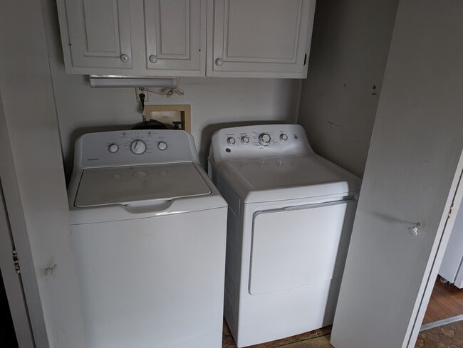 Building Photo - 277 N Main St