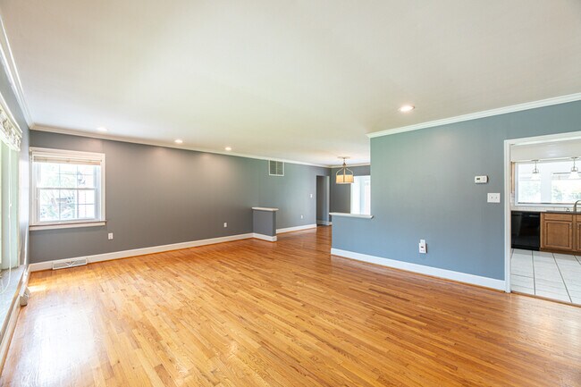 Building Photo - 1719 Scenic Dr