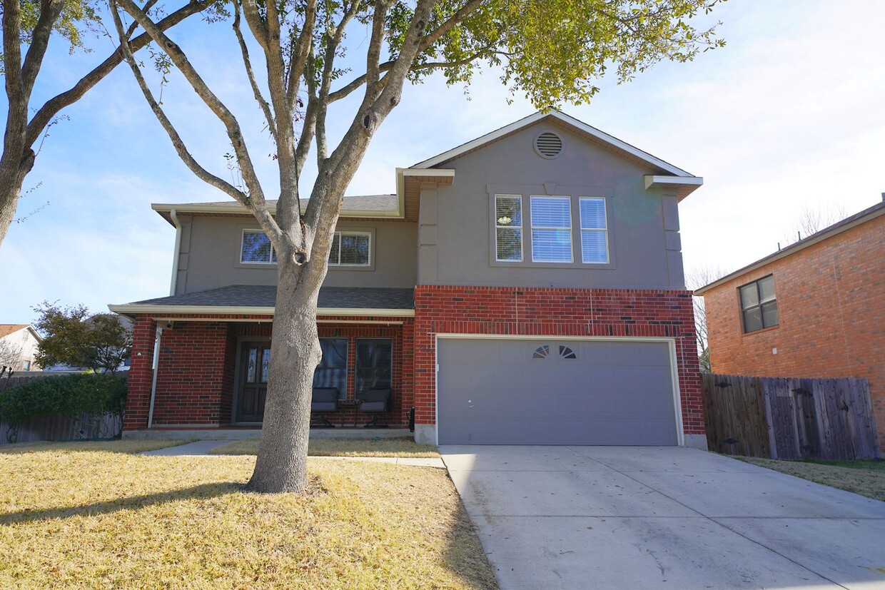 Foto principal - Gorgeous Schertz Home with an In-Ground Po...