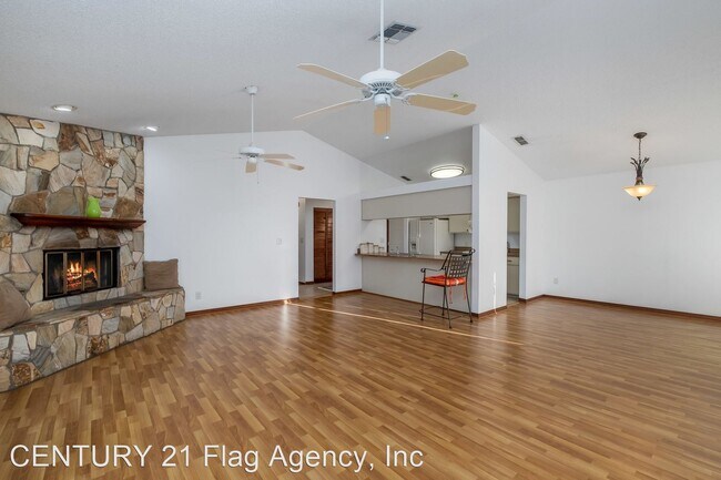 Building Photo - 3 br, 2 bath House - 142 Country Club Dr