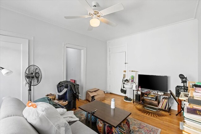 Foto del edificio - 3451 N Elaine Pl
