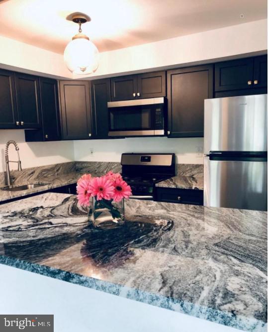 Foto del edificio - 301 Trinity Ct