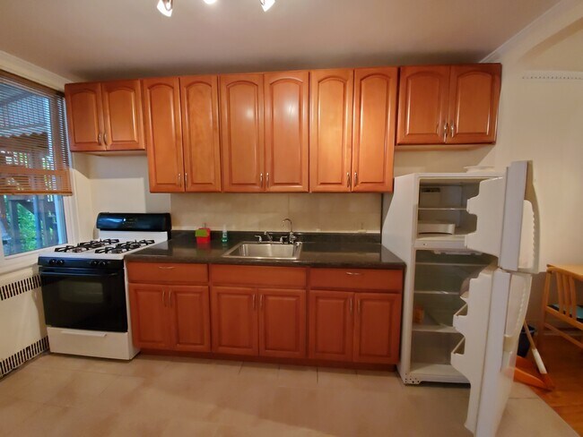 Foto del edificio - 2427 E 26th St