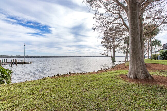 Lake Tarpon View - 90 S Highland Ave