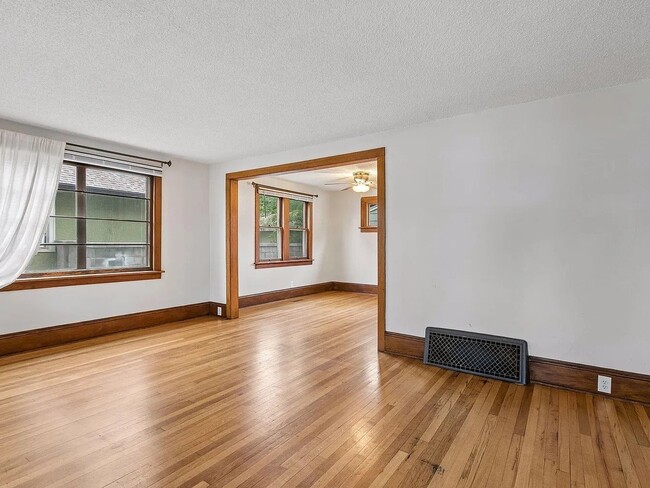 Building Photo - 4156 Minnehaha Ave