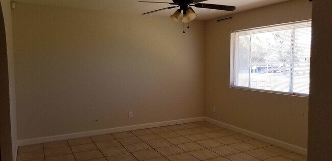Building Photo - HARD TO FIND 5 BEDROOM WITH LOTS OF LIVING...
