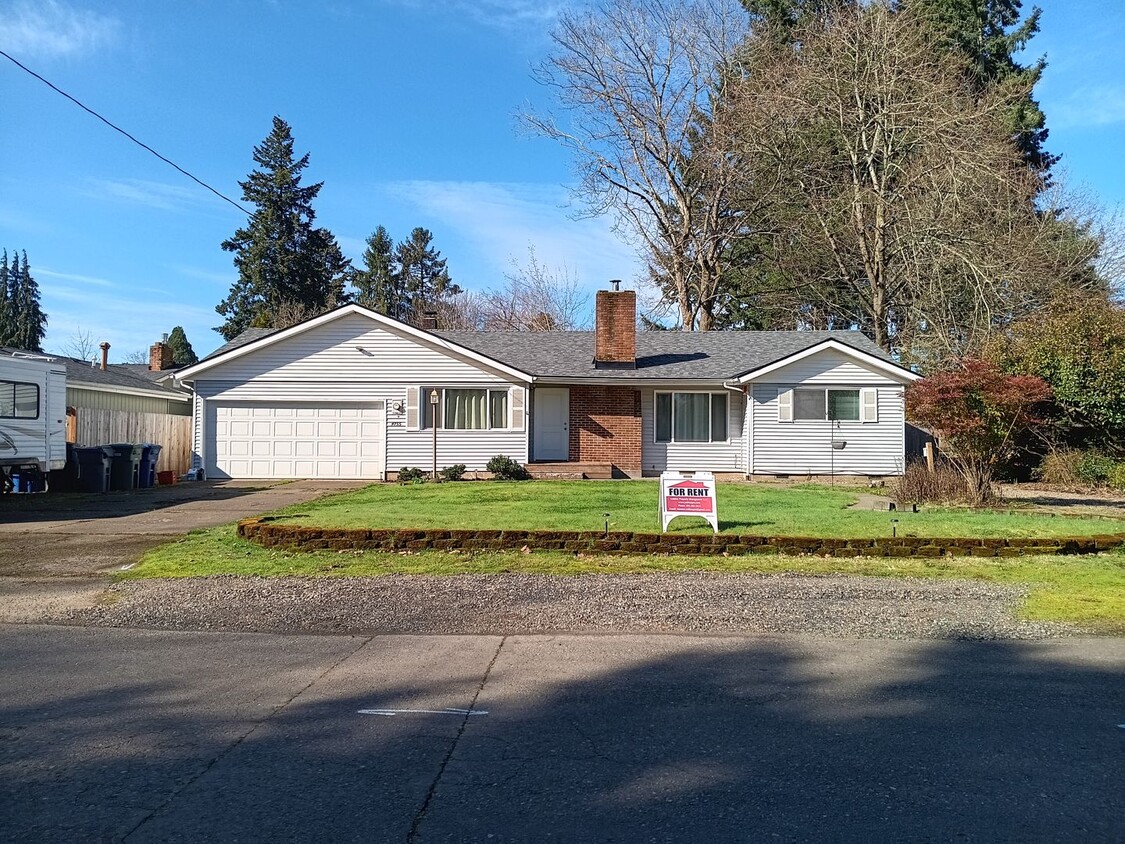 Foto principal - Great House in Keizer Oregon is Available!