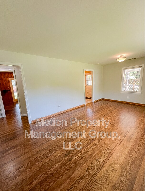 Building Photo - 2189 Clearwater Dr SE