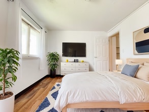 Building Photo - 305 S Manning Ave Building Photo - 305 S Manning Ave