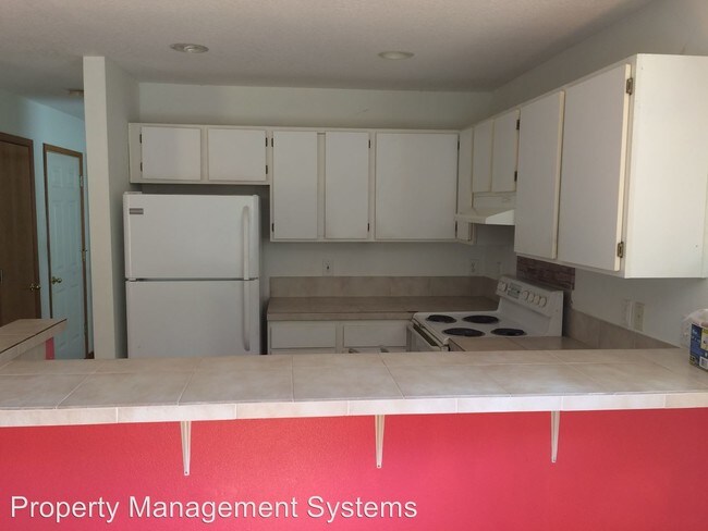 Building Photo - 520 SW 150th Ave