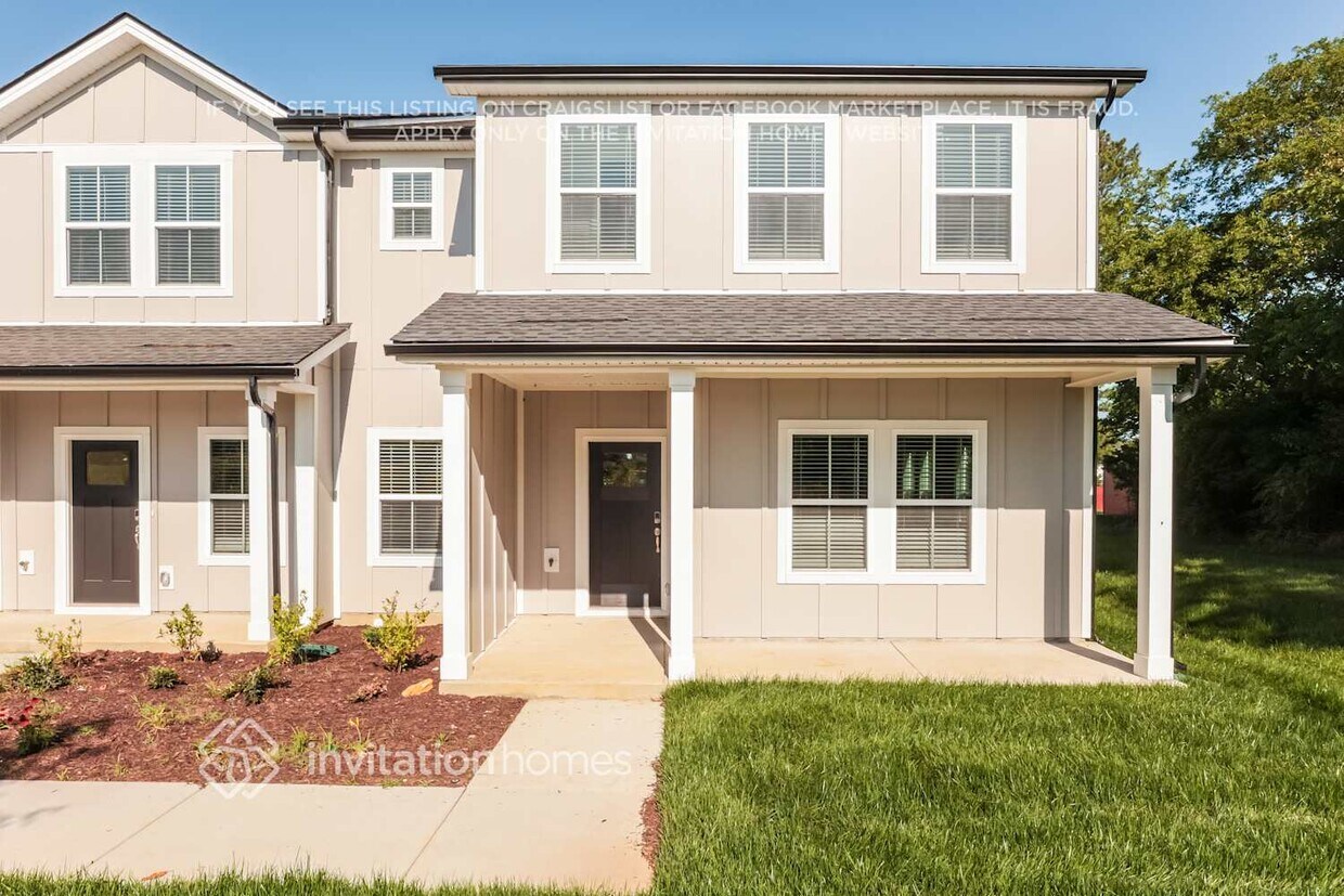 Primary Photo - 215 River Rock Dr