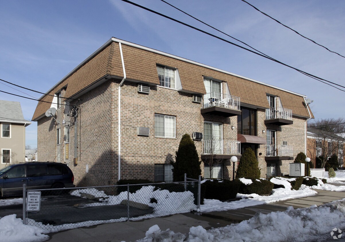 35 Bissell St, Providence, RI 02907 Apartments in Providence, RI