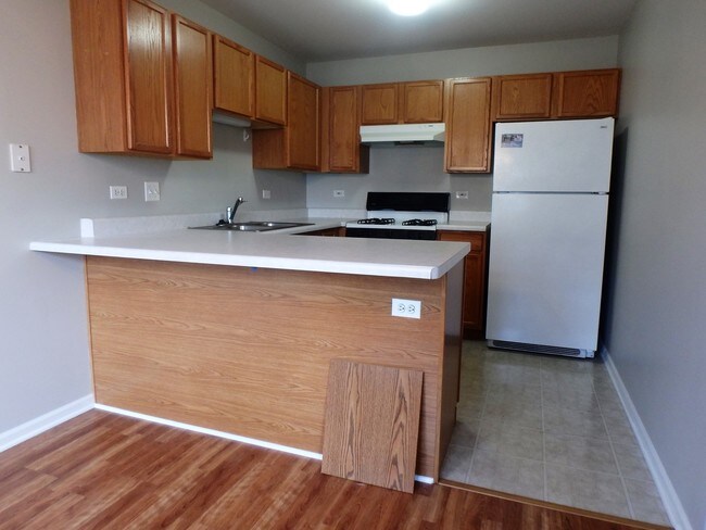 Building Photo - 1323 N Red Oak Cir