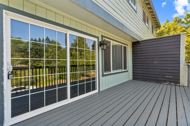Building Photo - 671 SE 24th Ave