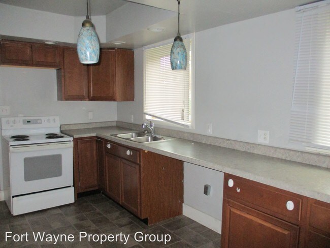 Building Photo - 3 br, 1.5 bath House - 120 W Branning Avenue