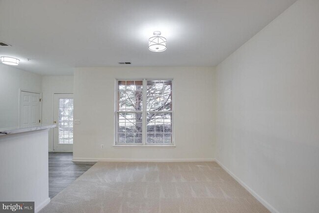 Foto del edificio - 87 Harbour Heights Dr