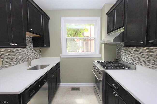 Building Photo - 3 br, 1 bath  - 5642 Northumberland St 5642