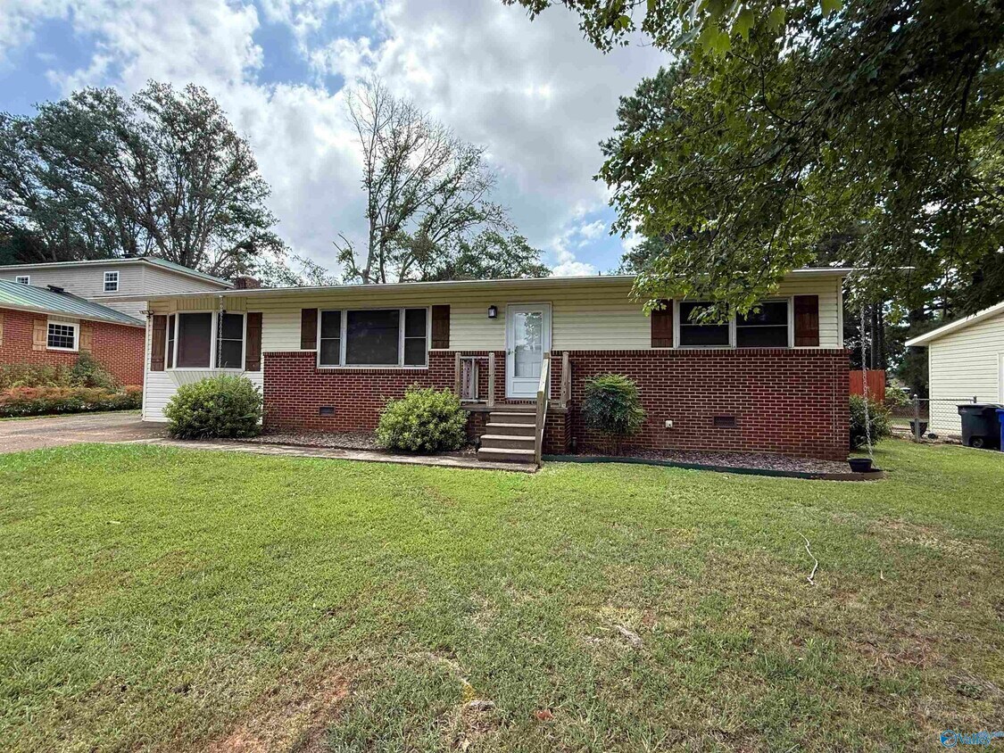 Primary Photo - 114 Roberts St