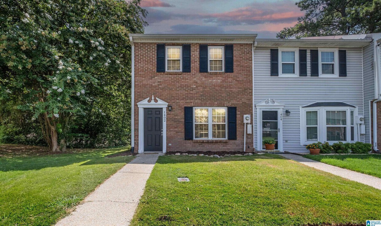 Primary Photo - 1402 Applegate Dr