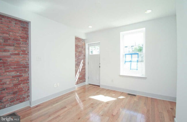 Building Photo - 2527 E Gordon St