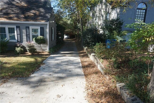 Foto del edificio - 2210 Lenox Rd NE