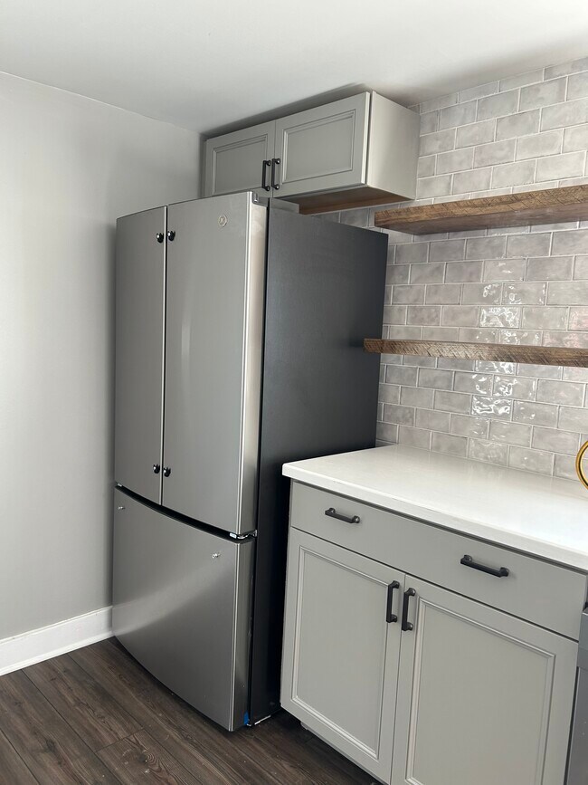 Brand new kitchen tile backsplash - 4188 Lake Shore Rd