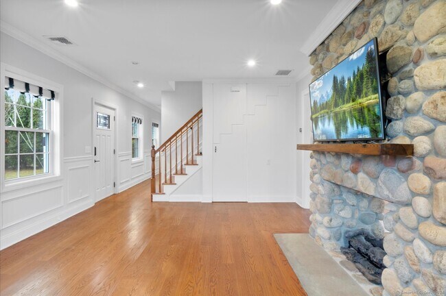 Building Photo - 46 Middlebury St