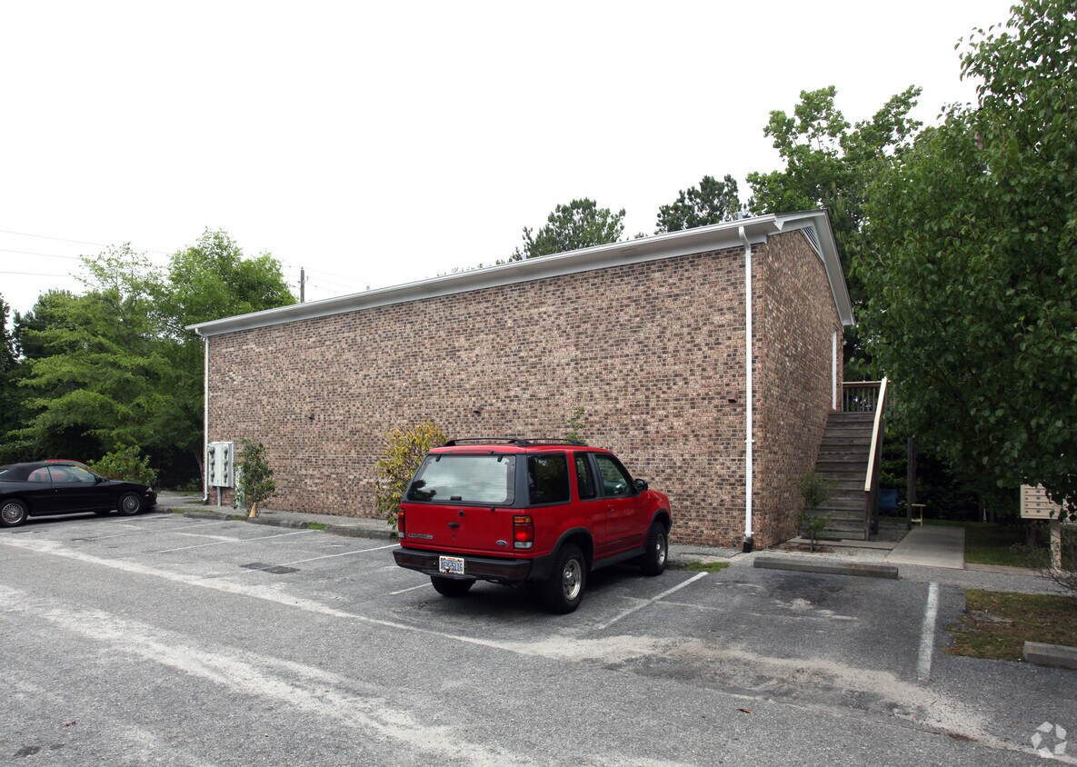 Primary Photo - 101 Lullwater Dr